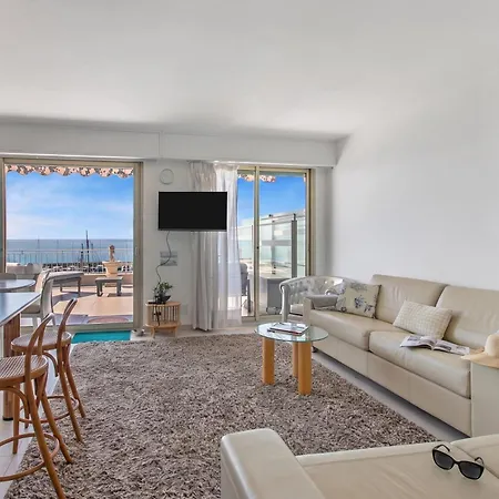 Penthouse Garavan - Happy
