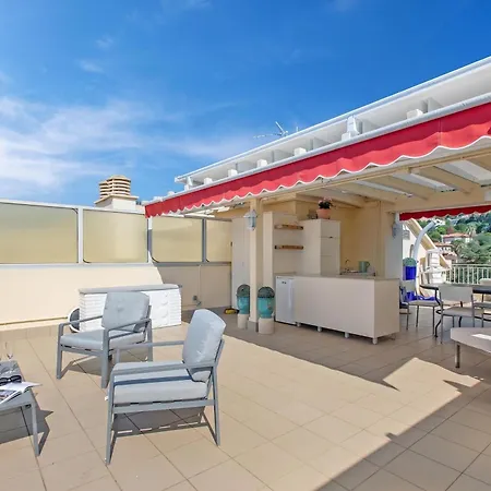 Penthouse Garavan - Happy